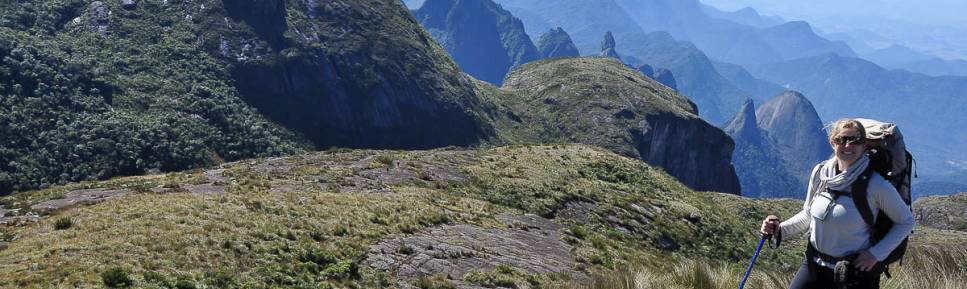 No 2o dia de caminhada, ainda antes de descer para o Vale da Luva, admirando as montanhas mais famosas do Parque Nacional da Serra dos Órgãos, no Rio de Janeiro